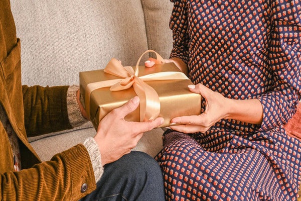 20 Best Gifts for Your Girlfriend That Will Impress Her
