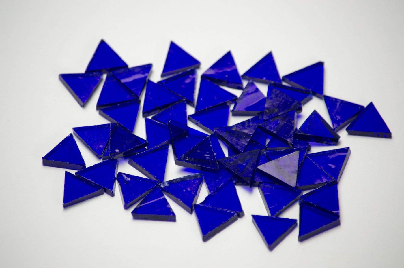 Art Masterclass Triangle / 100gr Dark Blue Tiles And Beads